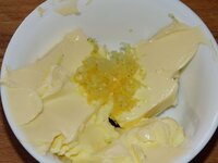 03_Butter_Zitronenabrieb_und_Zitronensaft.jpg