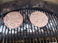 05_Patties_grillen.jpg