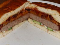 18_Burger2_Anschnitt.jpg